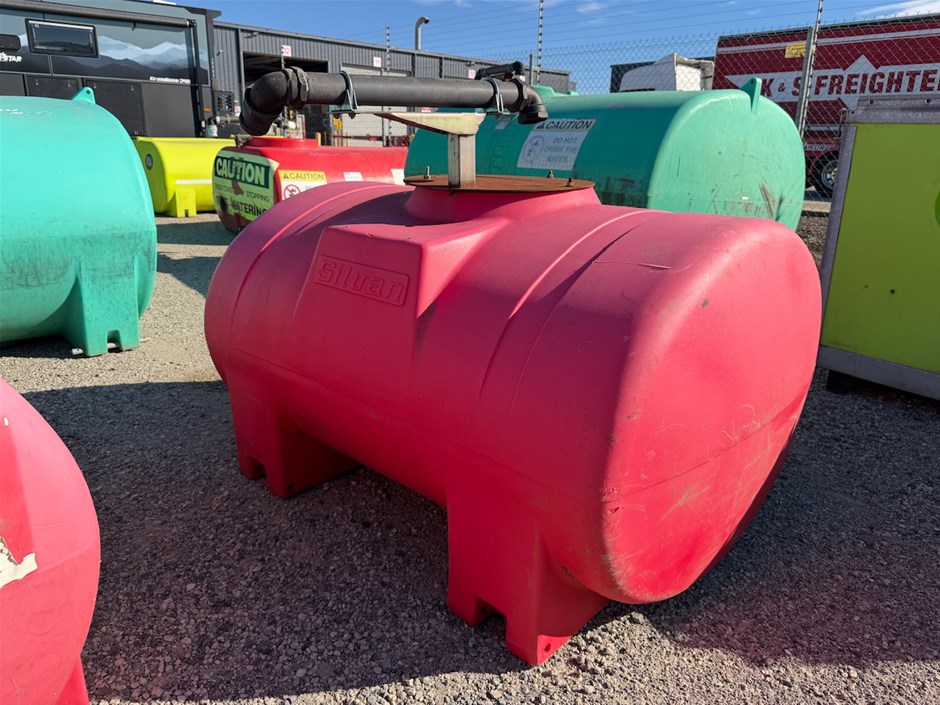 1 x 900LT Plastic Water Tank