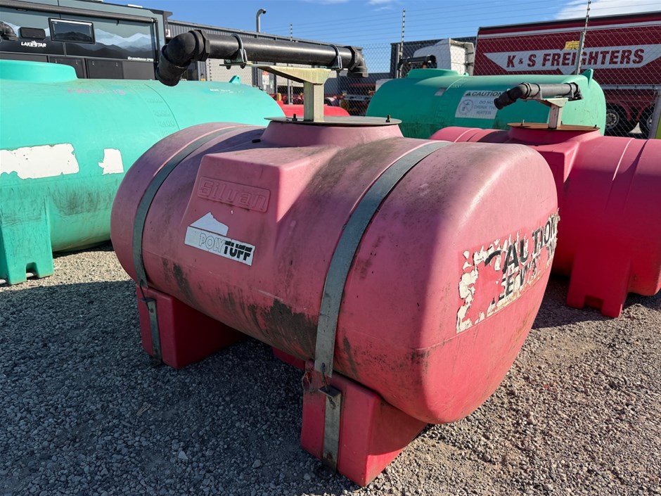 <p>1 x 900LT Plastic Water Tank</p>