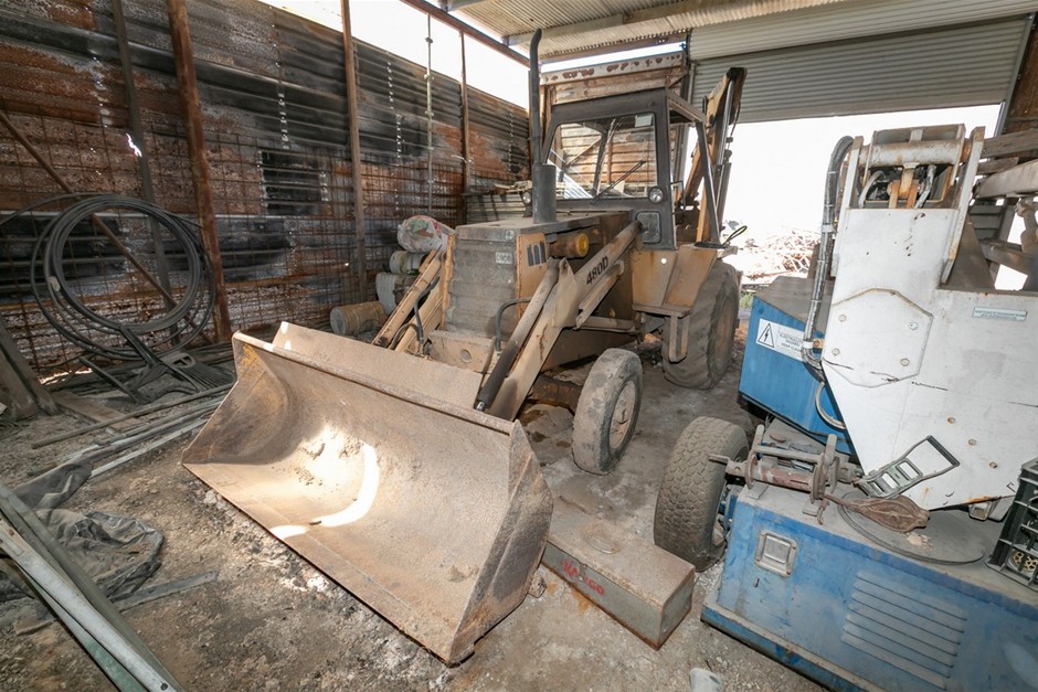 CASE 480D Backhoe Loader