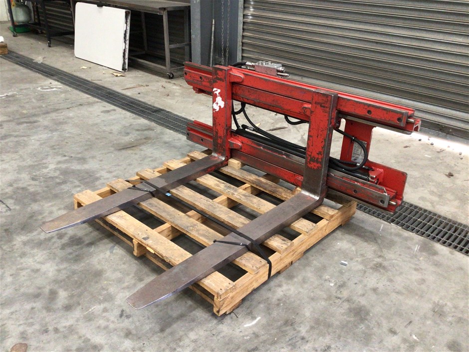 Used 2016 Bolzoni Auramo Hydraulic Expansion Forklift Attachment