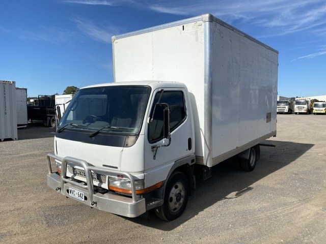 2003 Mitsubishi Canter 500/600 4 x 2 Pantech Truck
