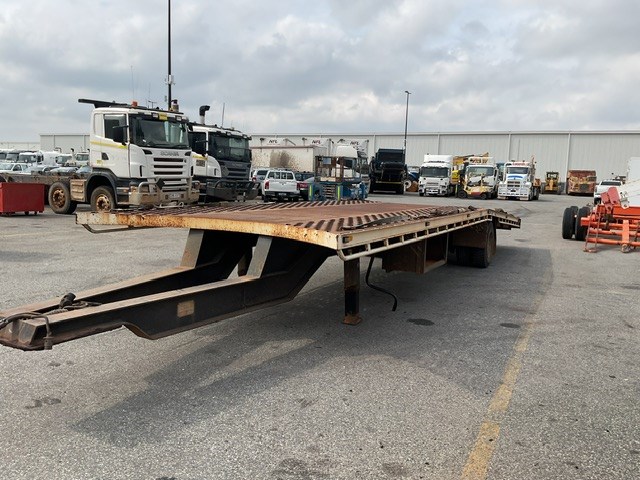HINO CAR CARRIER TRUCK & 6 CAR CAR CARRIER TRAILER