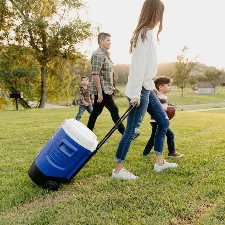 IGLOO Sport 18.9L Rolling Cooler, Blue/White