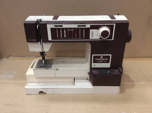 Husqvarna Classica 100 Sewing Machine