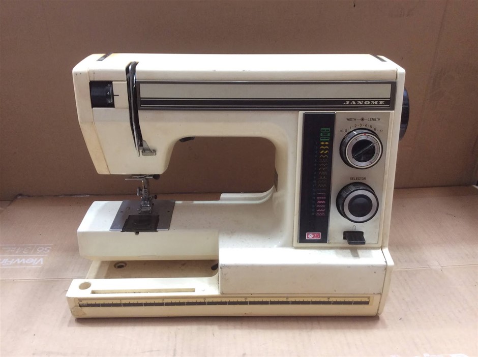 Janome Mechanical Sewing Machine