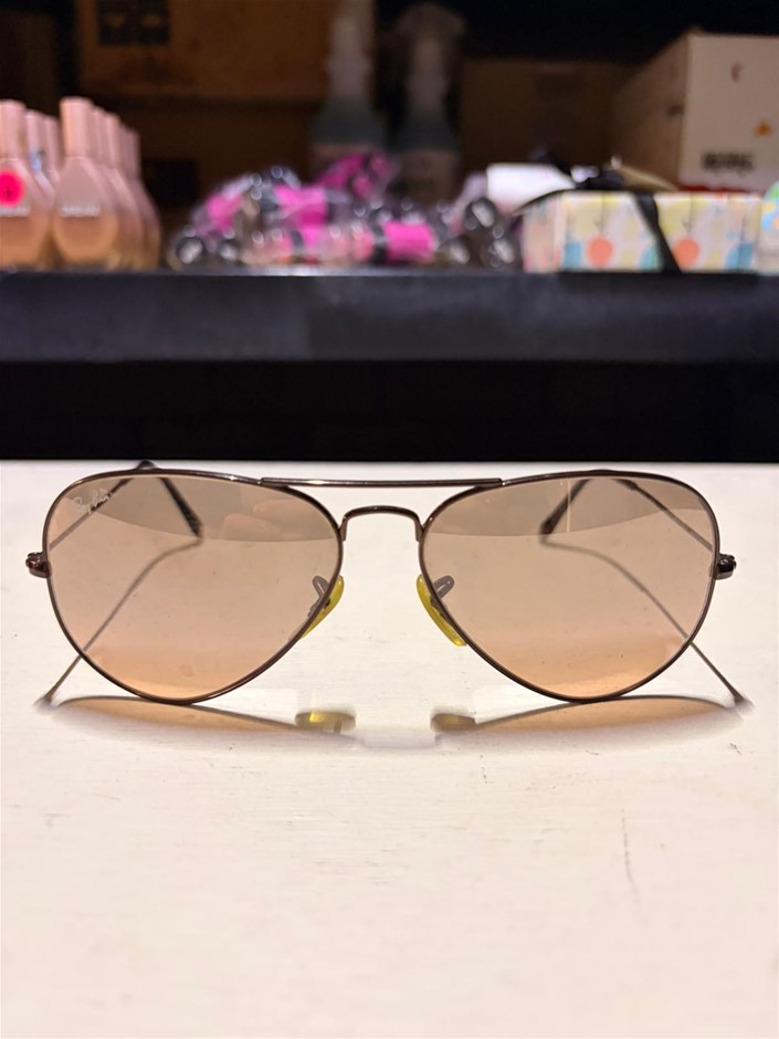 RAY-BAN Aviator Sunglasses