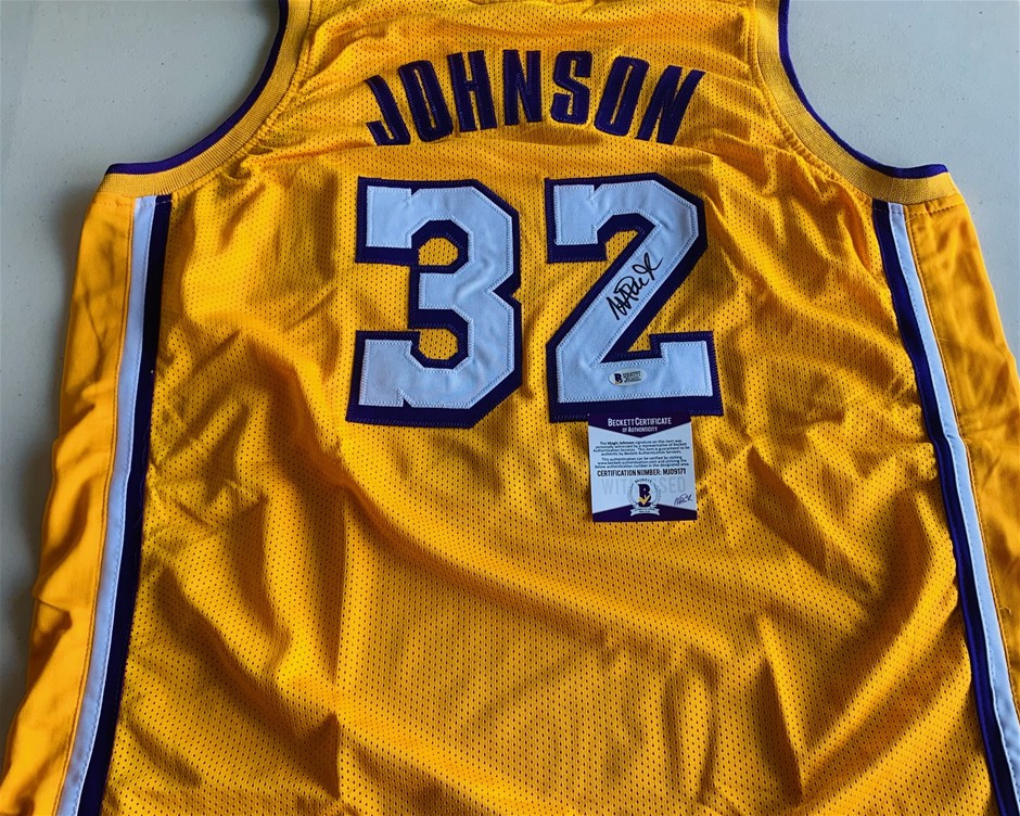 Magic Johnson signed Jersey - Los Angeles Lakers