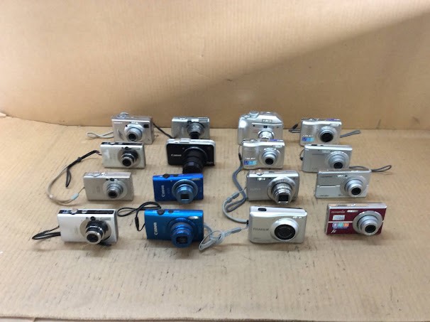 Olympus/Canon/Sony/Fujifilm Mixed Brand & Model Digital Cameras (Lot of 12)