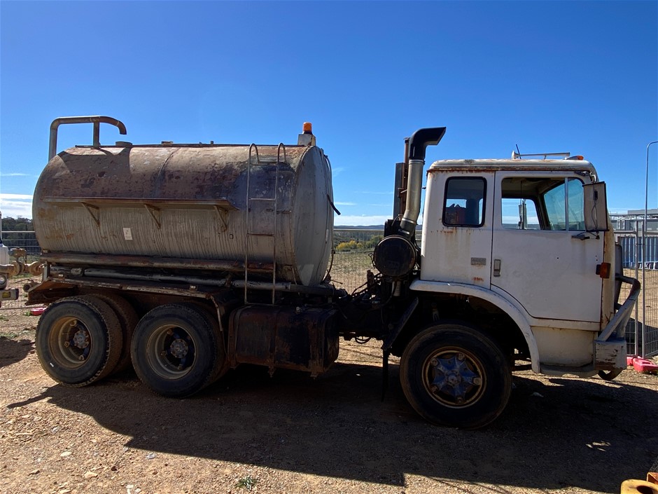 International Acco 6x4 Water Truck
