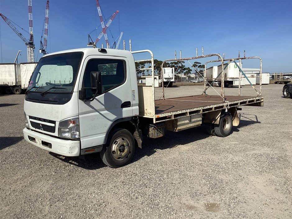 <p>2009 Mitsubishi Canter 4 x 2 Tray Body Truck</p>