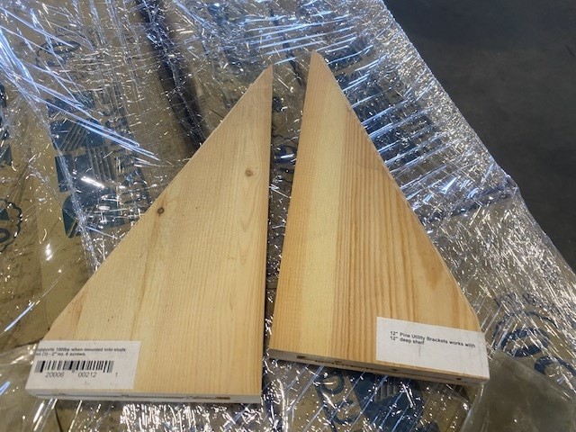 <p>Large Qty of Pine Utility Brackets, Pallet</p>