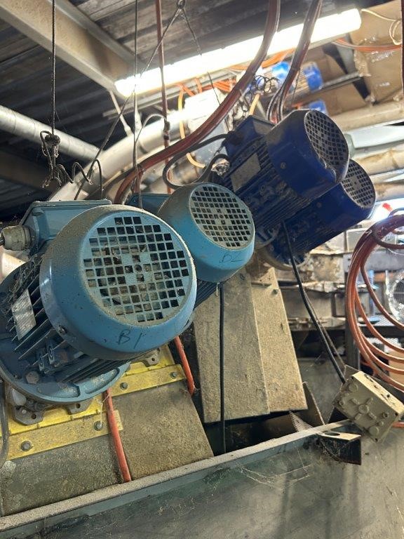 5 x Flexi Conveyor Augers In Varying Configurations And Lengths