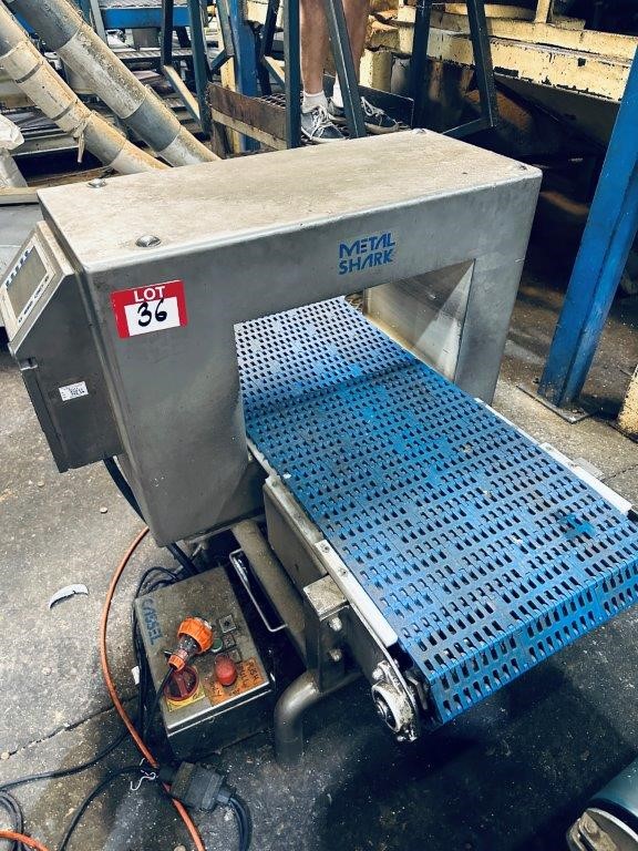 CASSAL Shark 2 Flow Through Metal Detector with Built in Conveyor Belt