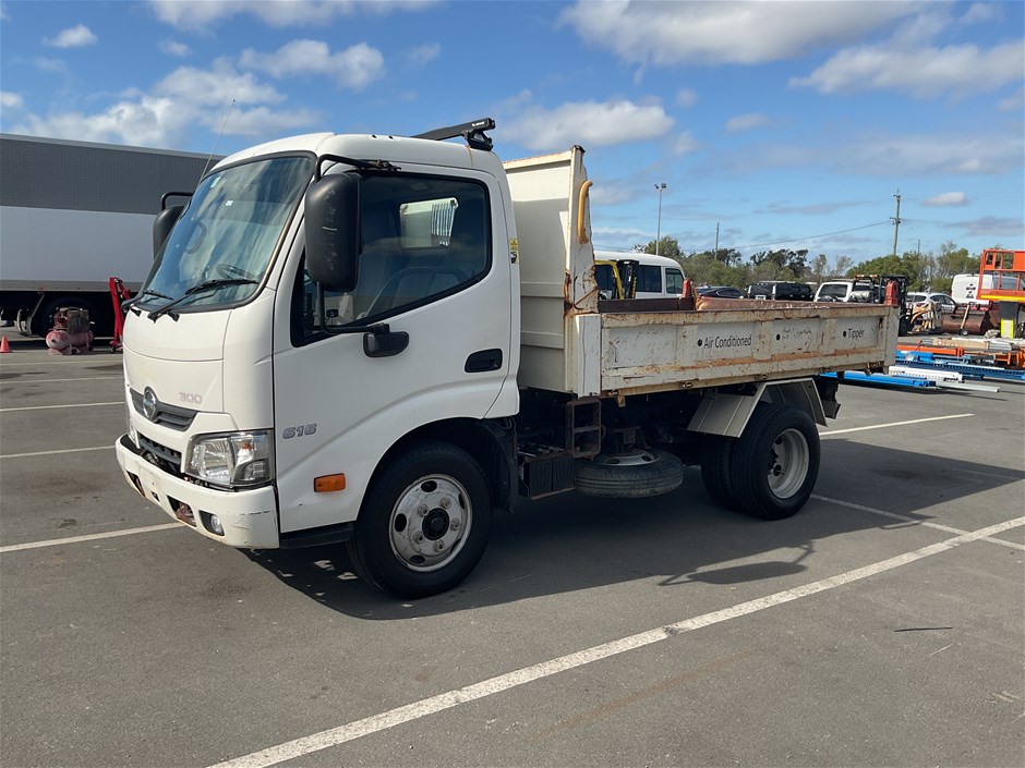 <p>2018 Hino 300 4 x 2 Tipper Truck</p>