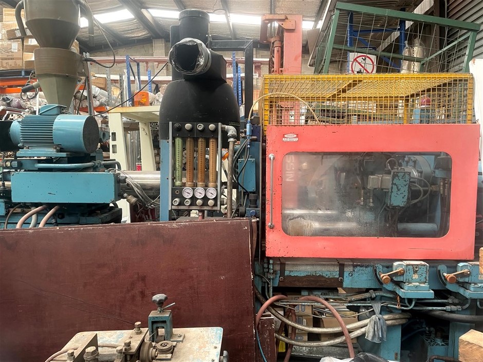 1983 In-Line Screw Injection Molding Machine