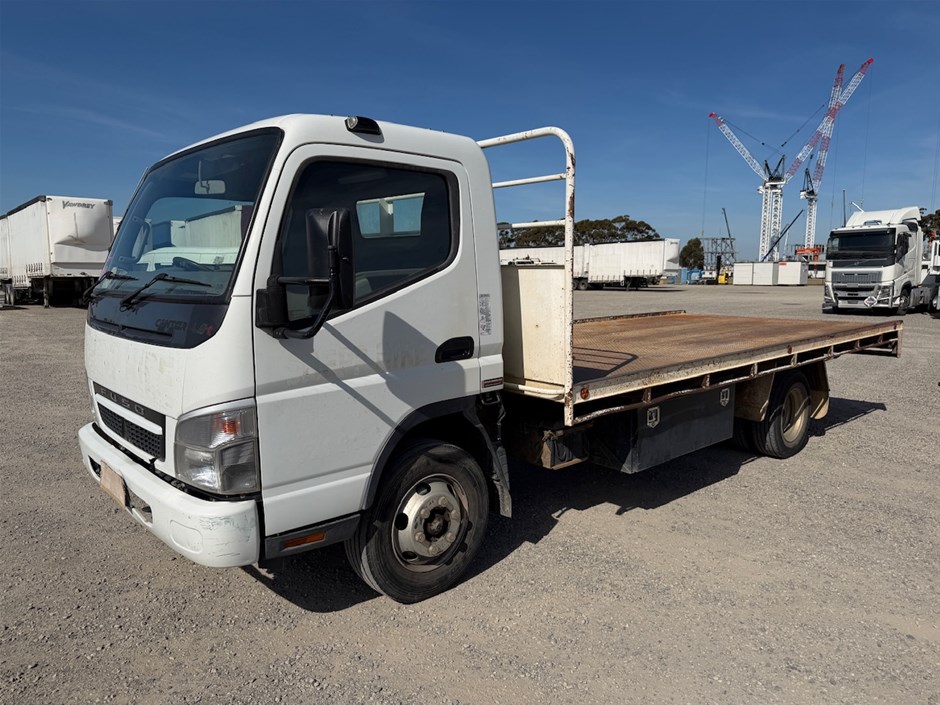 <p>2010 Mitsubishi Canter 4 x 2 Tray Body Truck</p>