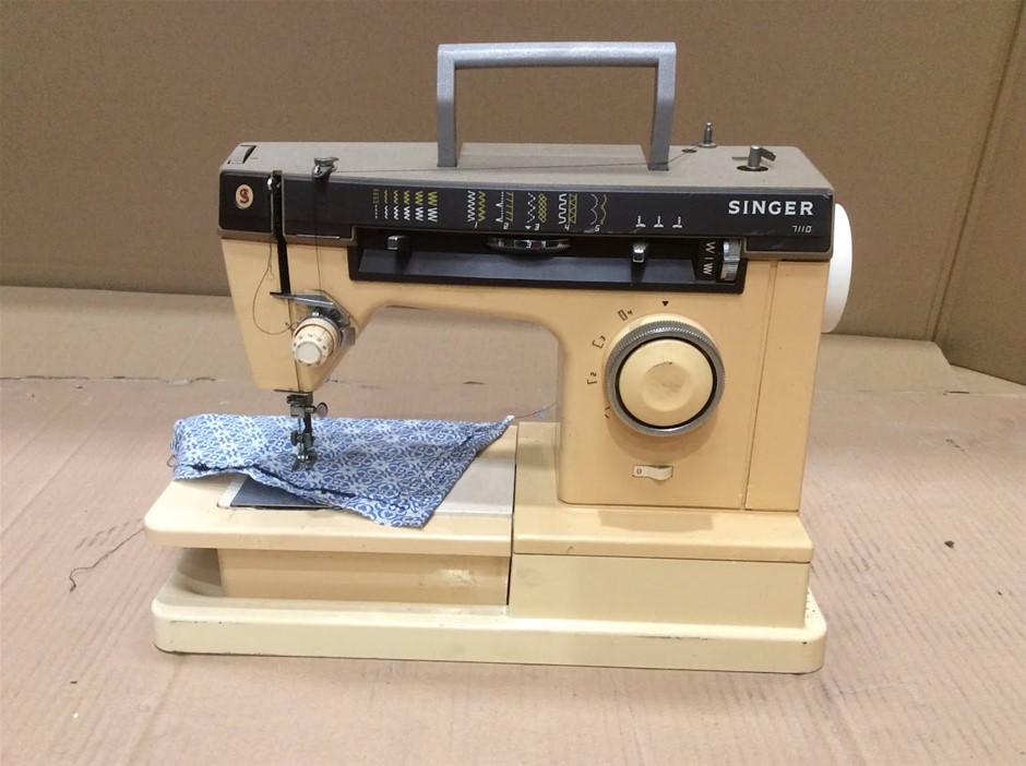 Singer 7110 Sewing Machine
