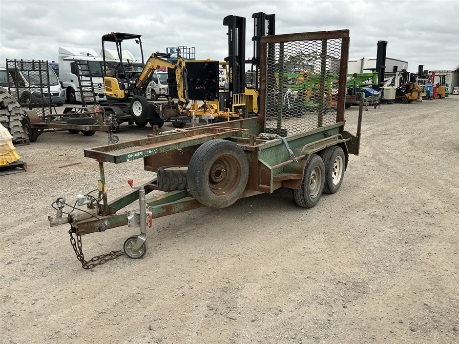 <p>2003 Major Trailers Tandem Plant Trailer</p>