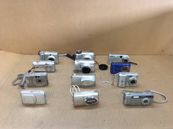Polaroid DC210/Sony/Kodak/Olympus&CanonDigital Cameras (Lot of 12)