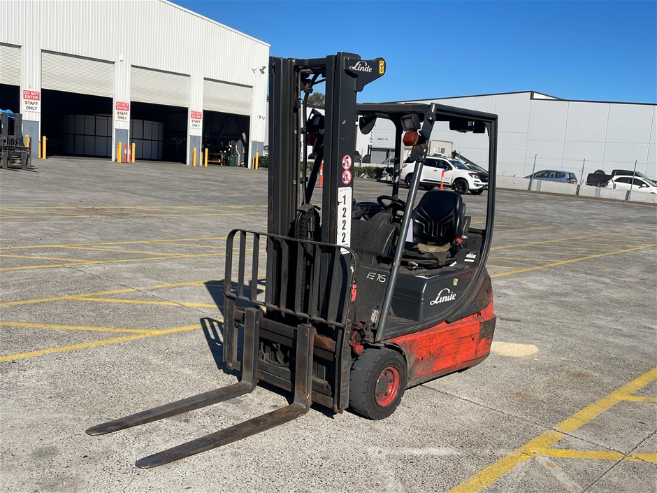 Linde E16C 3 Wheel Counterbalance Forklift