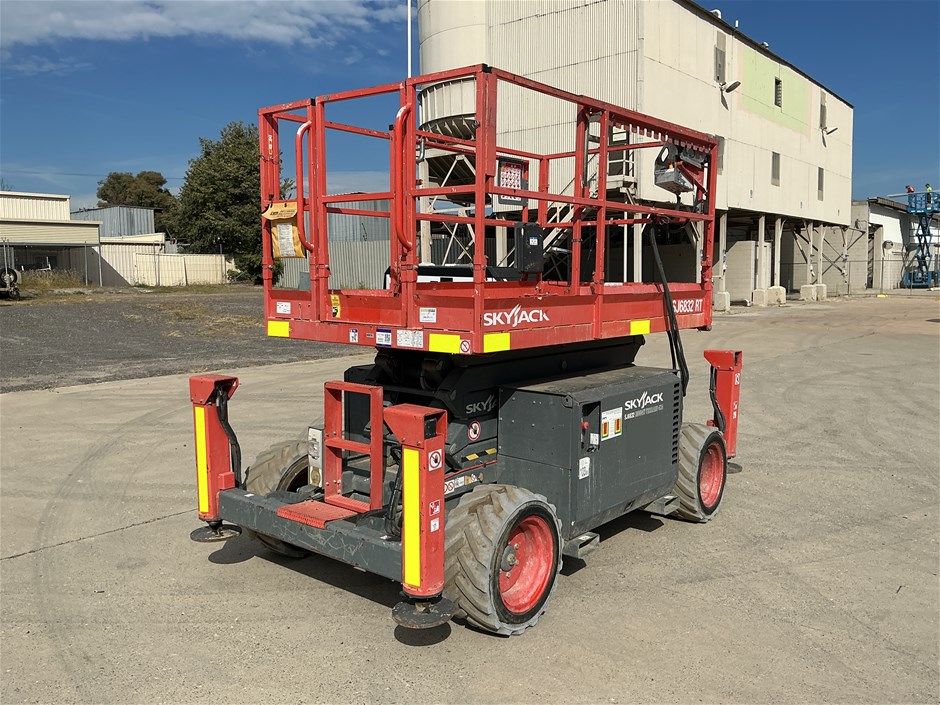 <p>2016 Skyjack  SJ6832 Rough Terrain 4x4 Scissor Lift</p>