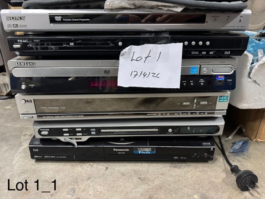 END OF LEASE SALE: mixed lot of DVD recorders and DVDs