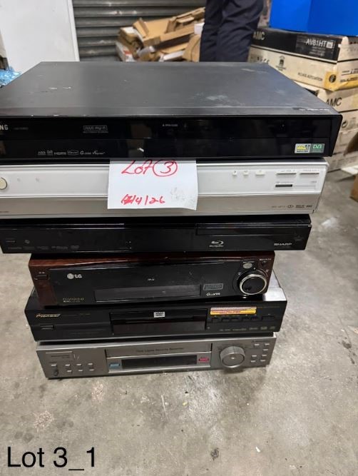 END OF LEASE SALE: mixed lot of DVD recorders and VCR