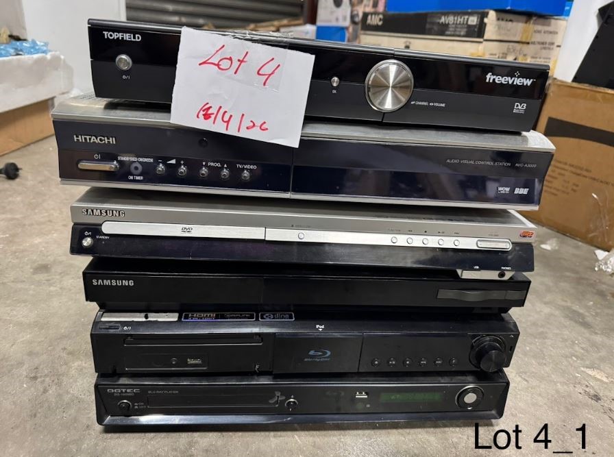 END OF LEASE SALE: mixed lot of DVD and blue ray players and recorders