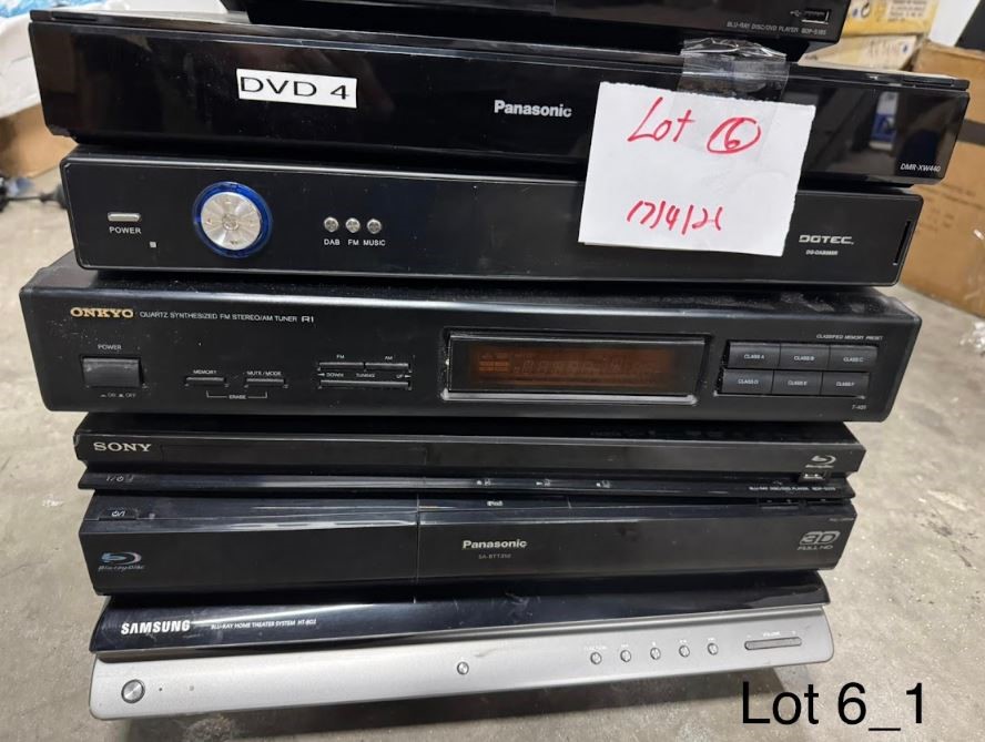 END OF LEASE SALE: mixed lot of DVD players, recorders and blue ray players