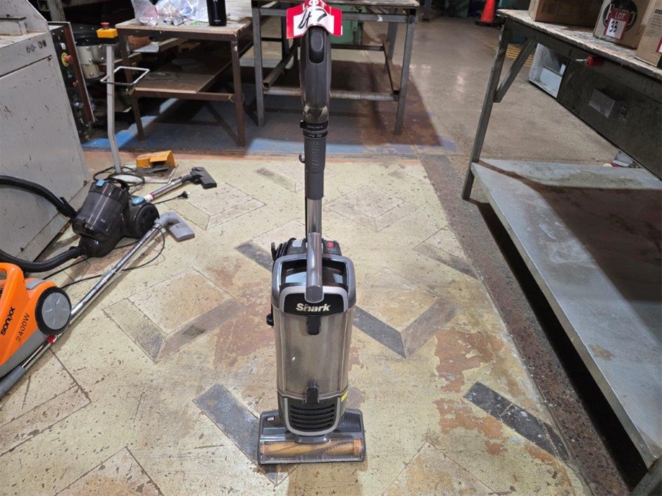 SHARK ZU6ANZ12 Upright Vacuum Cleaner