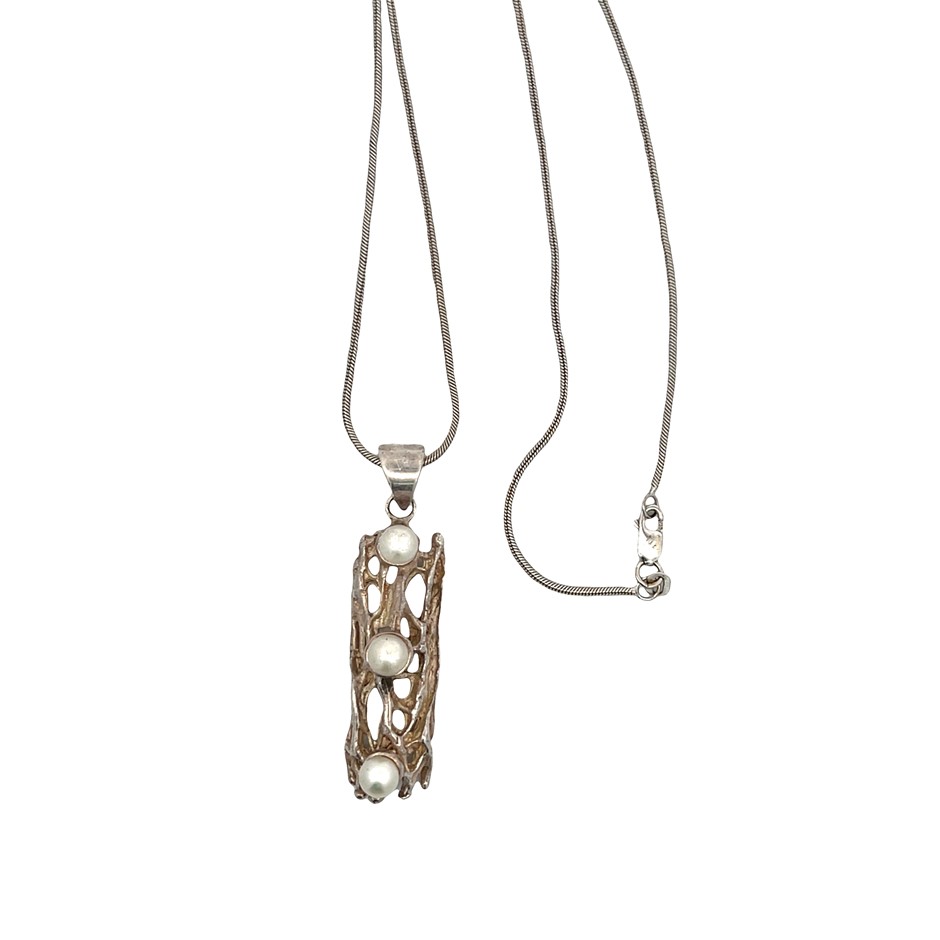 18ct White Gold Snake Link Chain & Sterling Silver 3 Pearl Drop Pendant