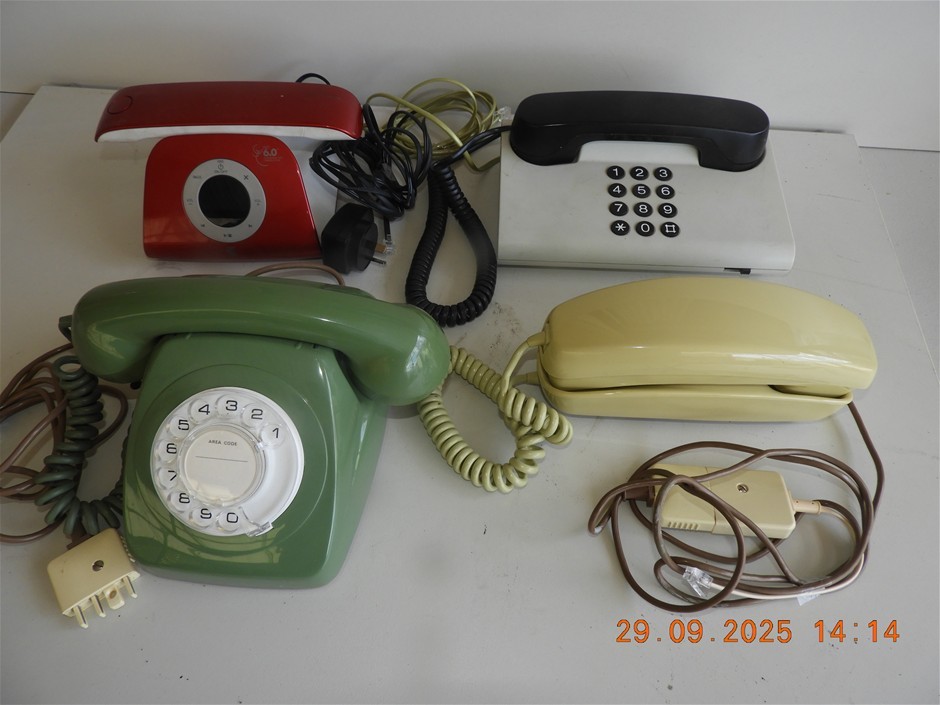 <p>Modern Phones x4</p>