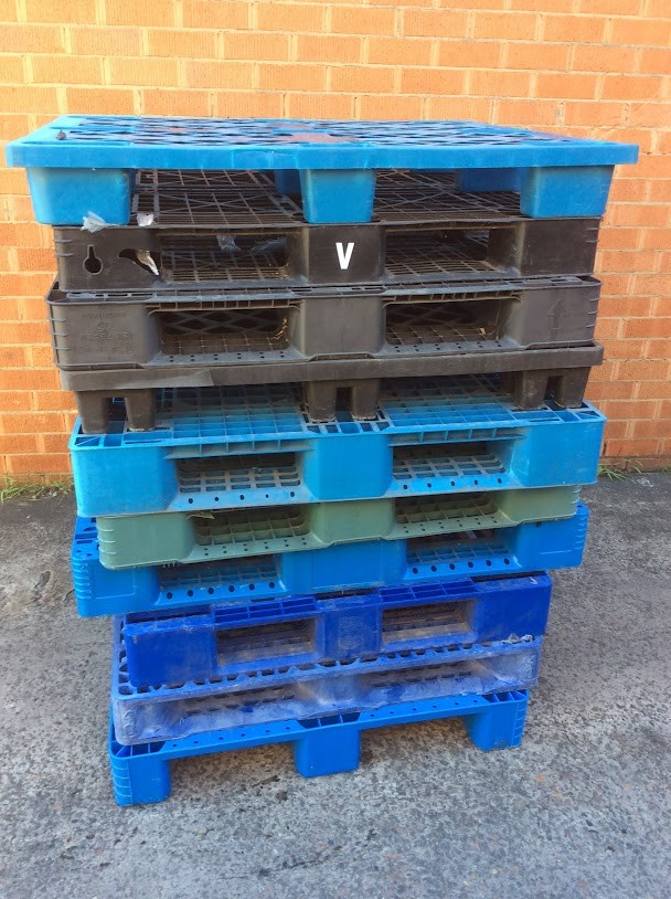 Mix Brand and Model Plastic Pallets (Lot of 10)