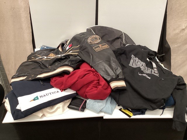 <p>Assorted Branded Clothes </p>