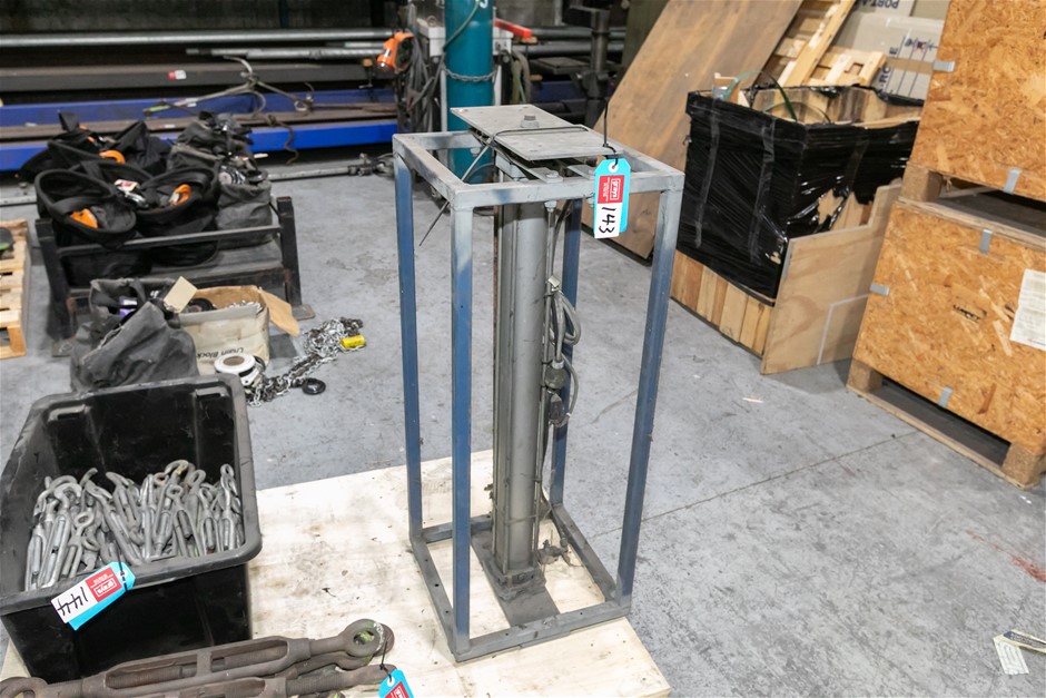 Pneumatic Stage Prop Lift