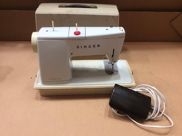 Singer 478 Sewing Machine