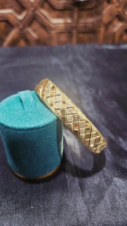 22K/ITALY Yellow Gold Filled bangle -(stamped 22K/ITALY)-Bonus Gift