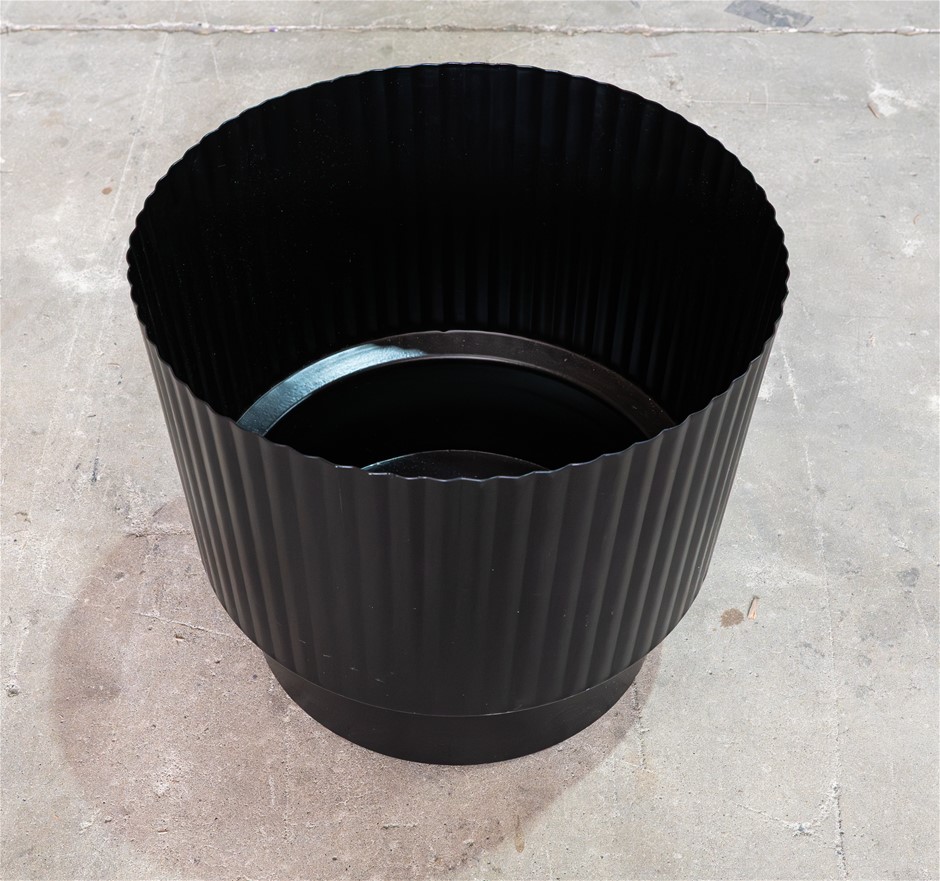 METAL PLANT HOLDER, BLACK, 41CM.