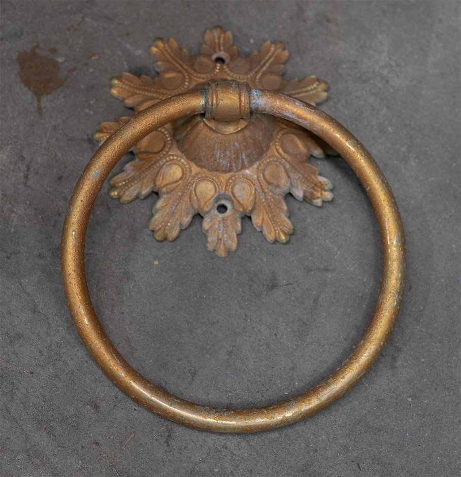 VINTAGE TOWEL HOLDER BRASS COLOUR