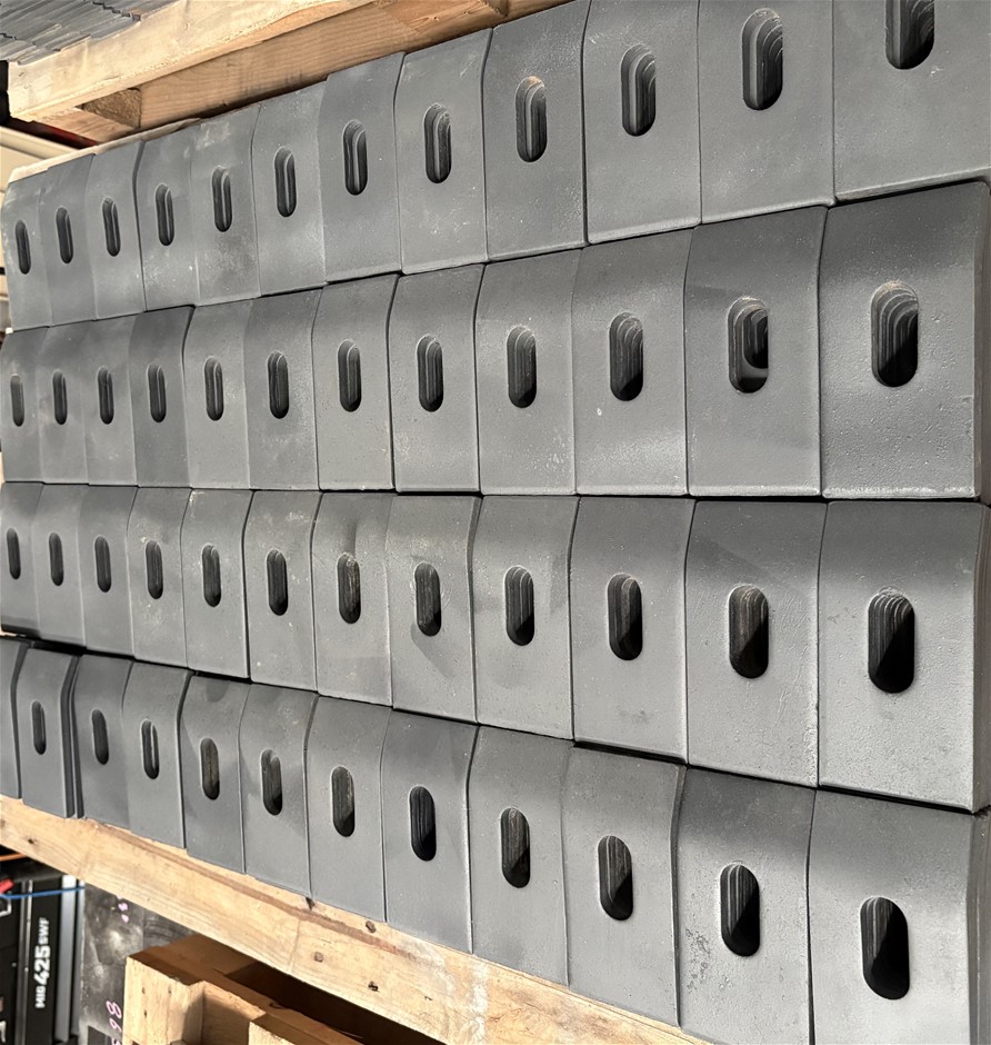 Pallet Comprising New Never Used Large Qty of Precast Panel Clips, Steel
