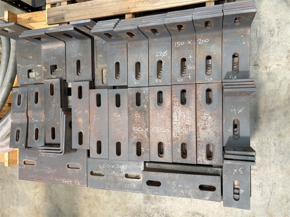 Pallet Comprising New Never Used Large Qty of Steel Precast Stitch Plates