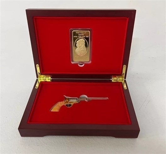 NED KELLY UNIQUE BOXED SET OF 1 GOLD INGOT & PISTOL - FINISHED IN 24K GOLD