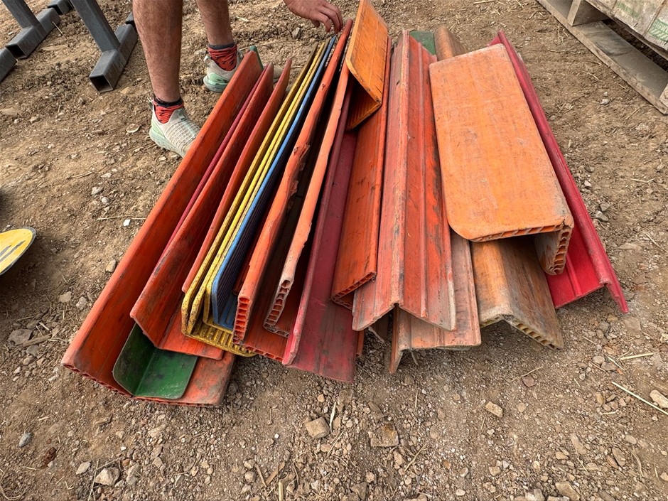 Approx 23 Heavy Duty Plastic Pallet Angles/ Corners