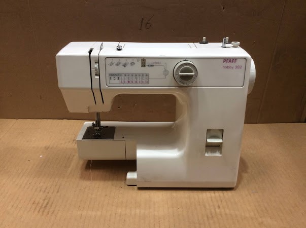 Pfaff Hobby 382 Sewing Machine