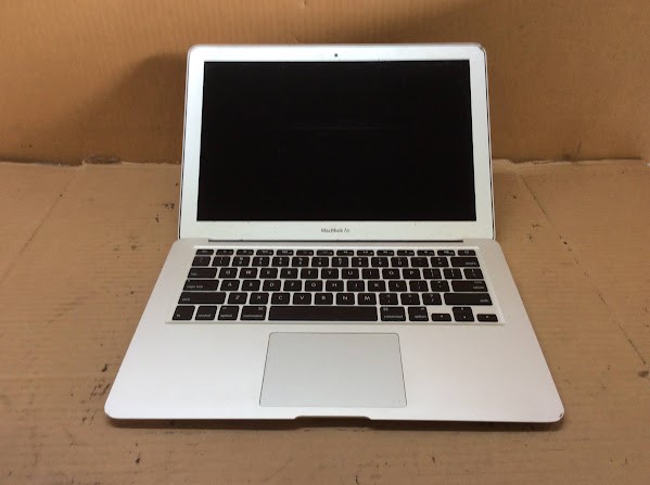 APPLE MacBook Air (A1466) (EMC2925) Laptop i5-5250U 8GBRAM/256GB