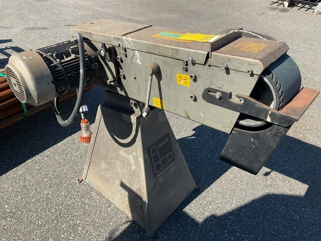<p>Pedestal Belt Grinder </p>