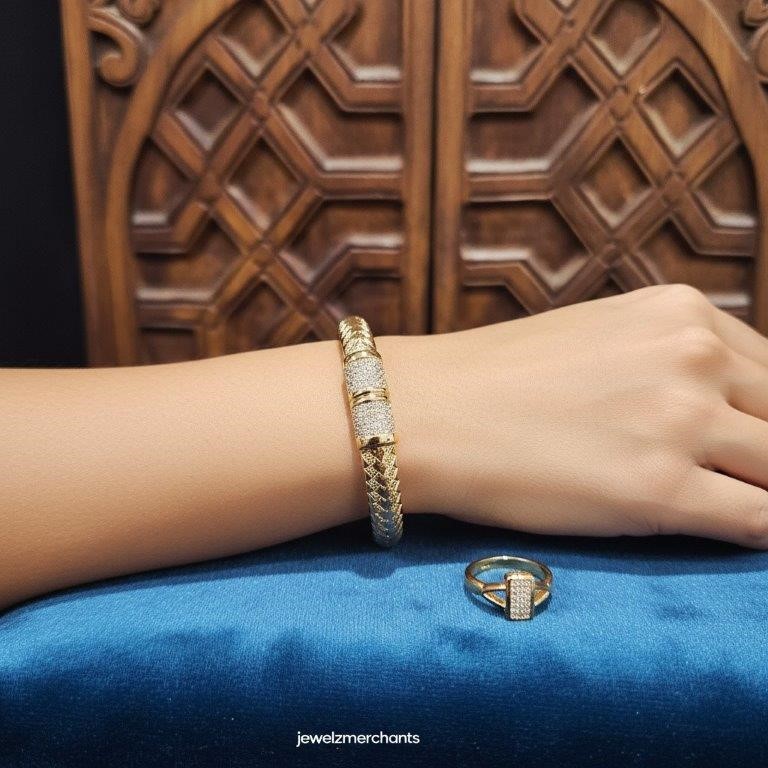18K/ITALY Yellow Gold Filled bangle -(stamped 18K/ITALY)-Bonus Gift