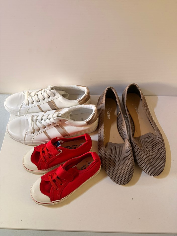 3x Assorted Pairs Shoes (1x Flats (Size: 6, UK 7), Kid's Shoes (Size: 190)