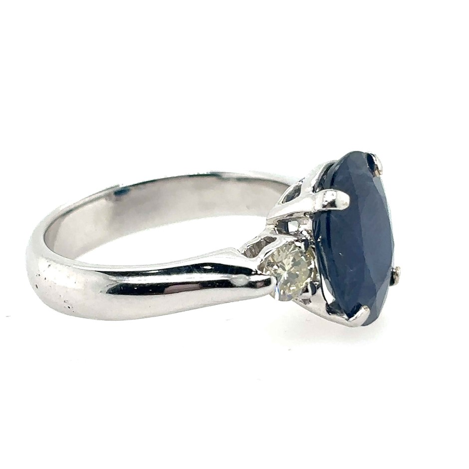4.62ct Blue Sapphire With AIG Cert. & 0.56ct 2 Stones Round Dia. H/VS Ring