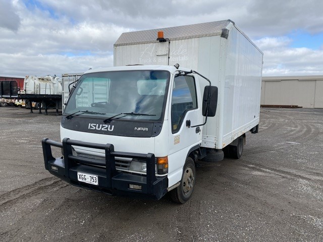 <p>2005 Isuzu NPR 200 Medium 4 x 2 Pantech Truck</p>